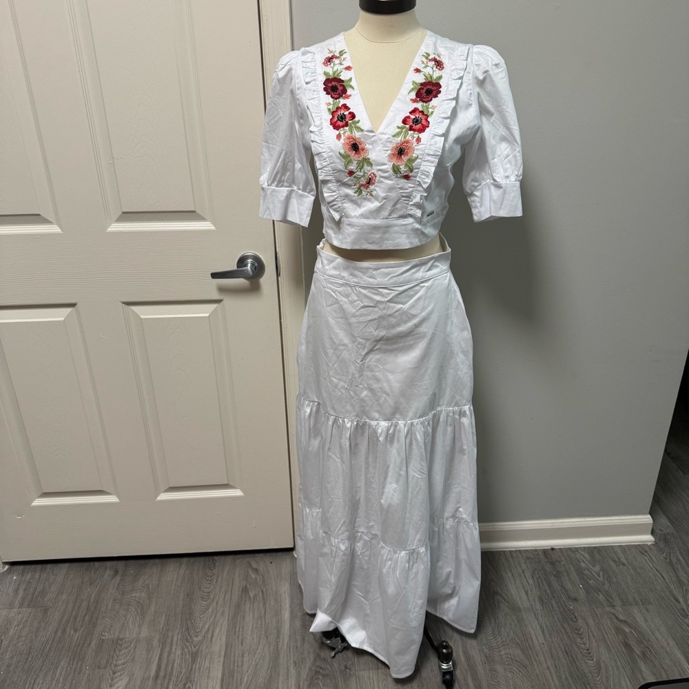 NWT- Boutique Brand White Maxi set with Floral Embroidery Size Small
